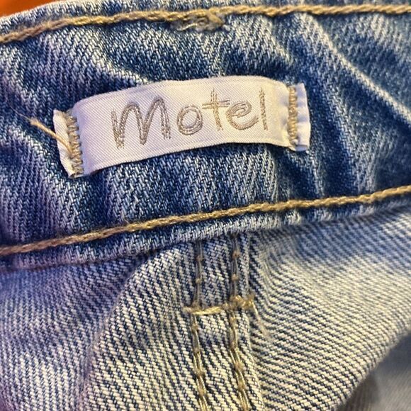 Motel. Denim Jeans with white belt - Picture 7 of 7